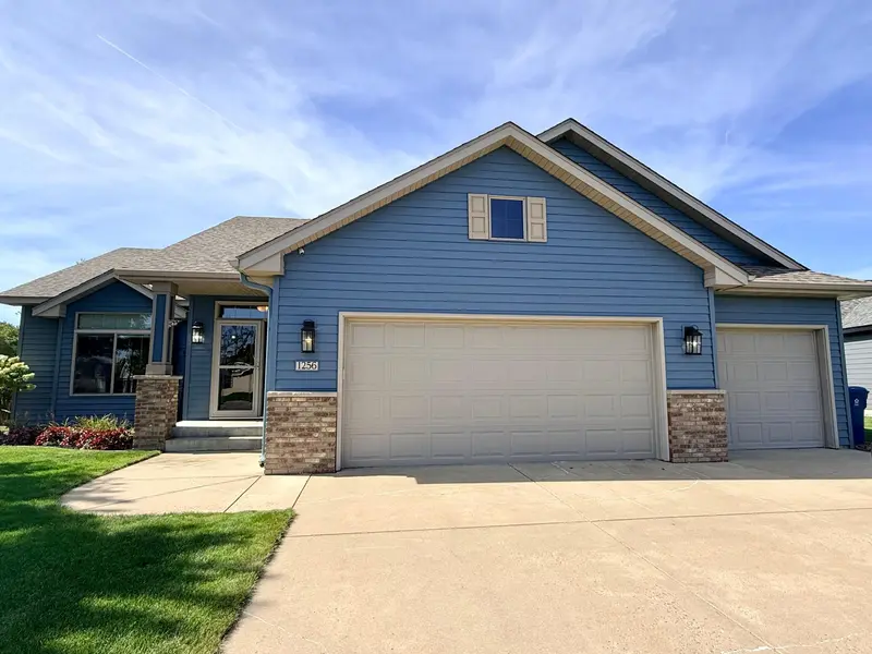 1256 Osauka RD NE, Sauk Rapids, MN 56379