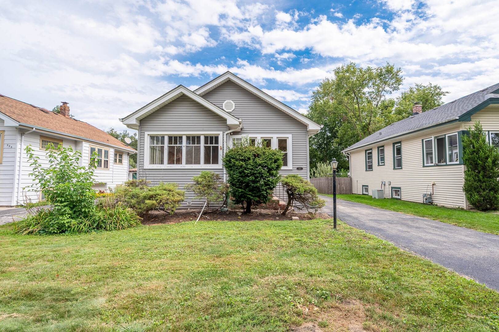 527 S Summit AVE, Villa Park, IL 60181