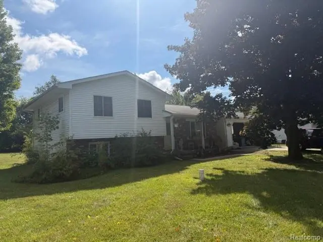 114 Crooked Limb DR, Lapeer Township, MI 48446