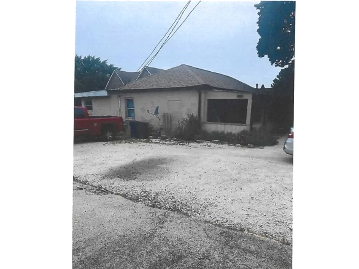 24 N Airlite ST, Elgin, IL 60123