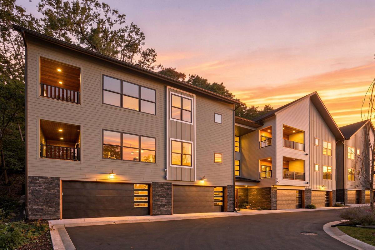 5754 Shady Oak RD S #2, Minnetonka, MN 55343
