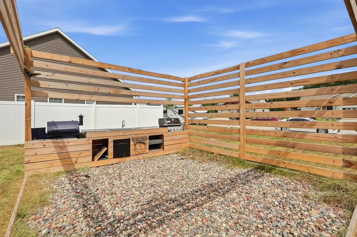 201 14th AVE NW, Kasson, MN 55944
