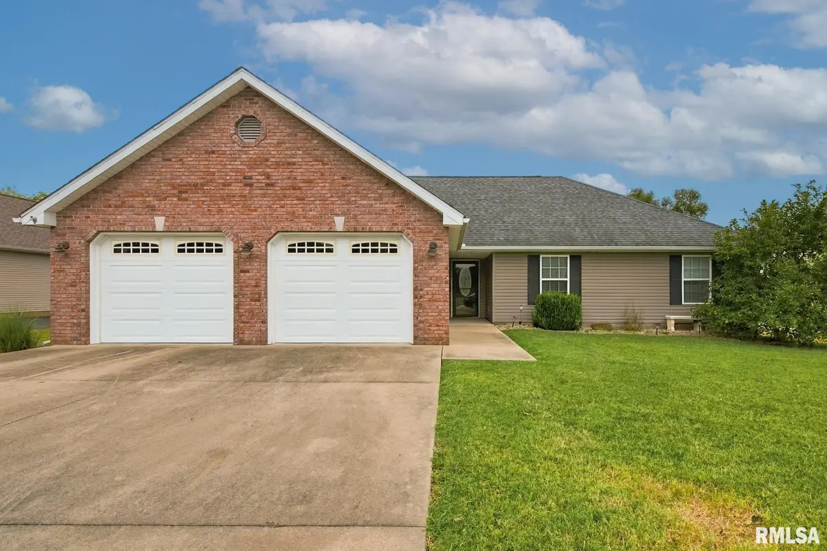 1605 Dew Drop DR, Marion, IL 62959