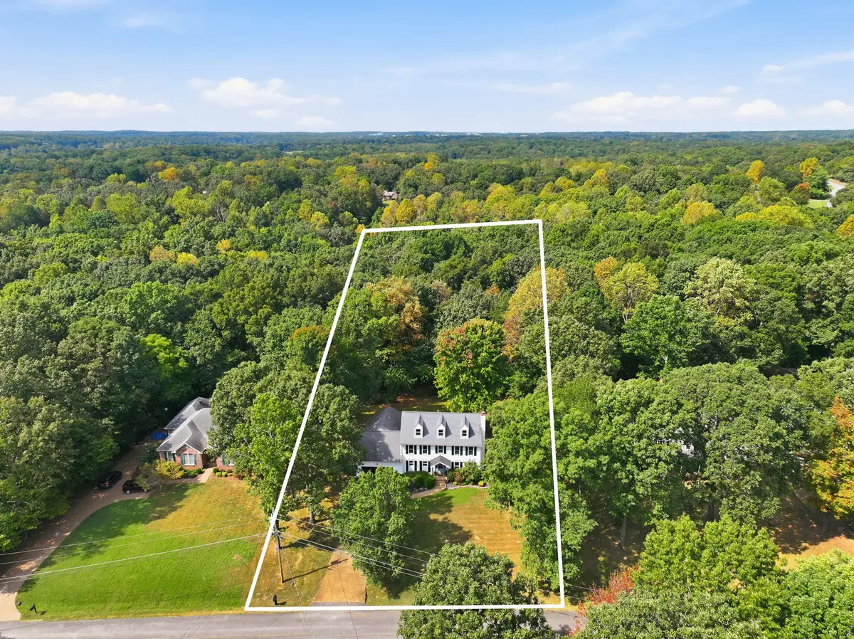 555 Beech Grove Way, Burns, TN 37029