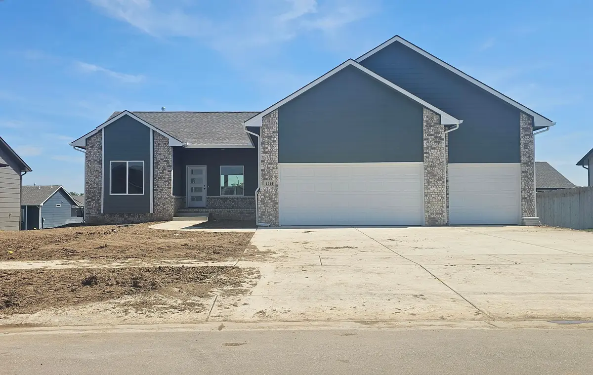 1914 S Lynnrae St, Wichita, KS 67207