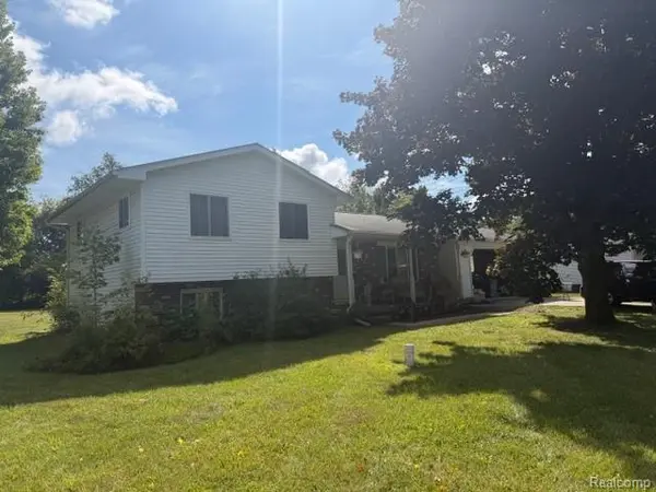 114 Crooked Limb DR, Lapeer Township, MI 48446