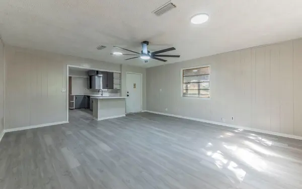 574 Oaklawn DR, Rockdale, TX 76567