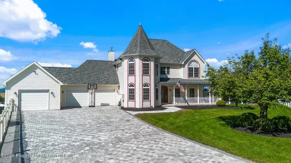 2 Mia Cara DR, Scranton, PA 18505