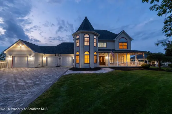 2 Mia Cara DR, Scranton, PA 18505