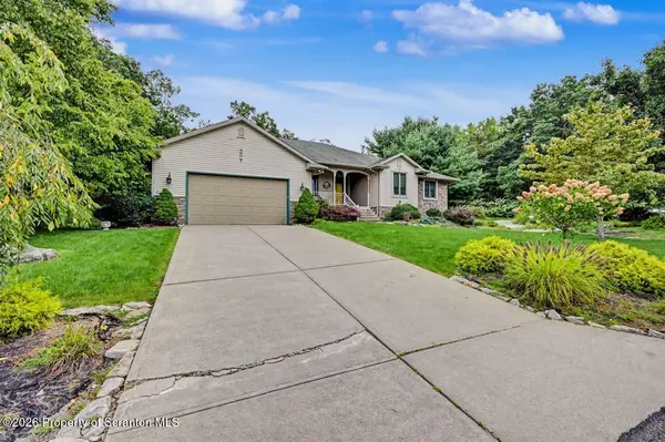 401 Grand CIR, Scranton, PA 18505