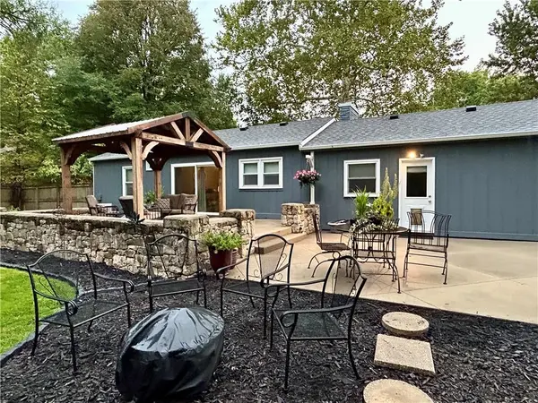 7601 Hemlock ST, Overland Park, KS 66204
