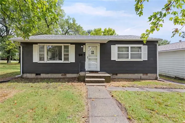 613 N Ohio ST, Iola, KS 66749