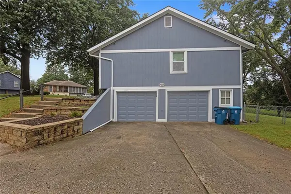 2001 Place Liberte DR, Liberty, MO 64068