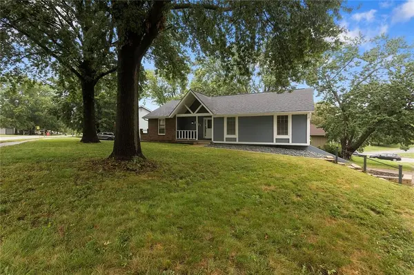 2001 Place Liberte DR, Liberty, MO 64068