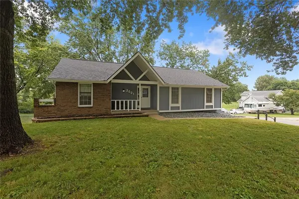 2001 Place Liberte DR, Liberty, MO 64068