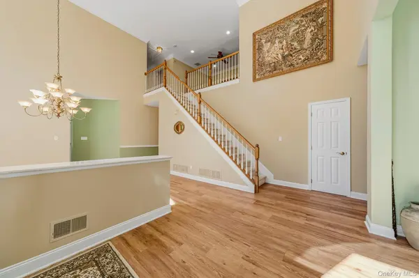 10 Willow CT, Tuxedo Park, NY 10987
