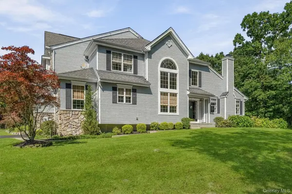 10 Willow CT, Tuxedo Park, NY 10987