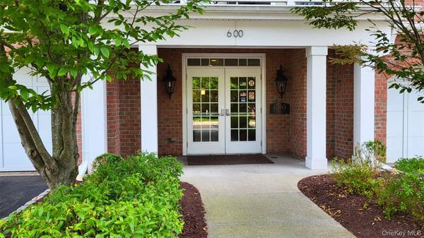 621 Regency DR, Fishkill, NY 12524