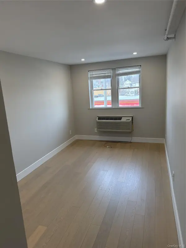 320 Post AVE #3J, Westbury, NY 11590