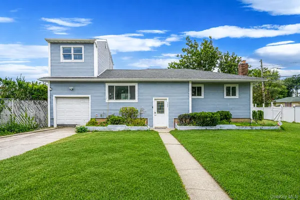 152 Alkier ST, Brentwood, NY 11717