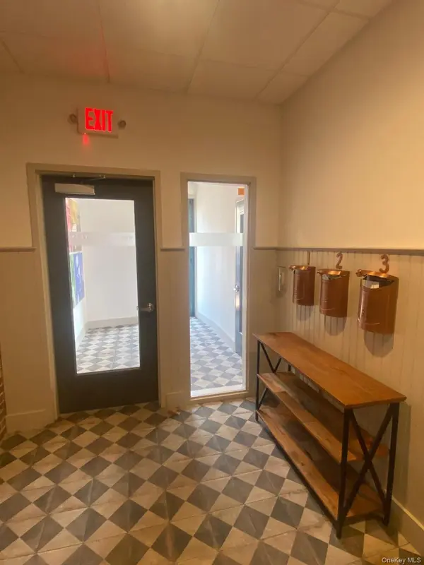 587 Main ST #2, Islip, NY 11751