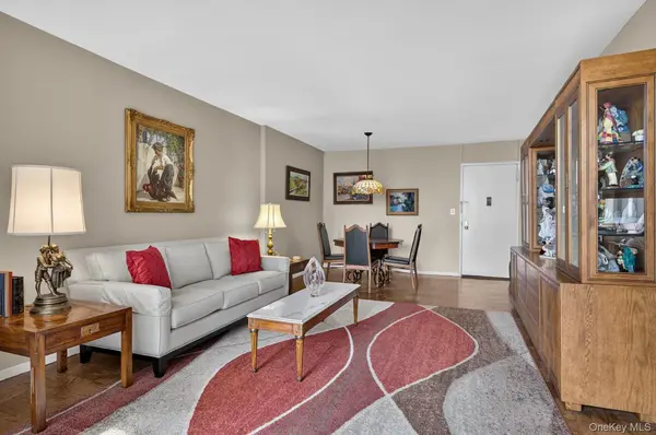 27110 Grand Central Pkwy #29S, Floral Park, NY 11005