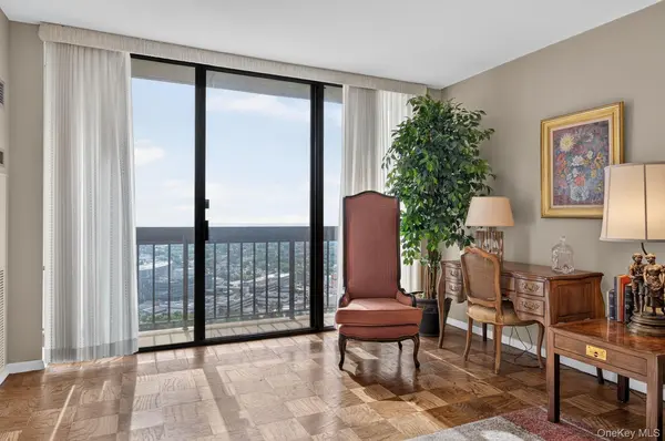 27110 Grand Central Pkwy #29S, Floral Park, NY 11005