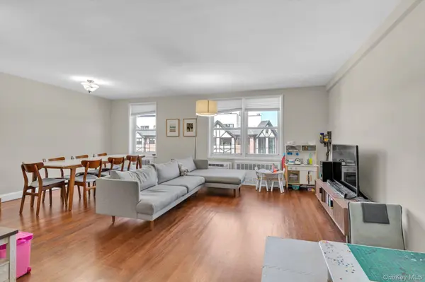 241-20 Northern Blvd #6K, Douglaston, NY 11362