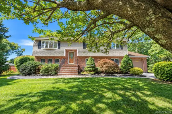137 Ridgewood AVE, Farmingville, NY 11738