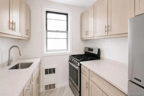 6345 Saunders ST #3E, Rego Park, NY 11374