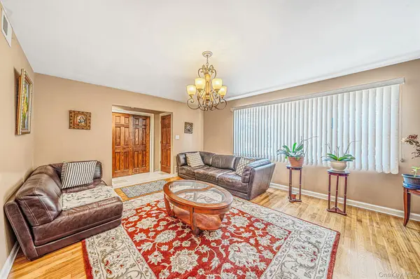8618 164th ST, Jamaica Hills, NY 11432