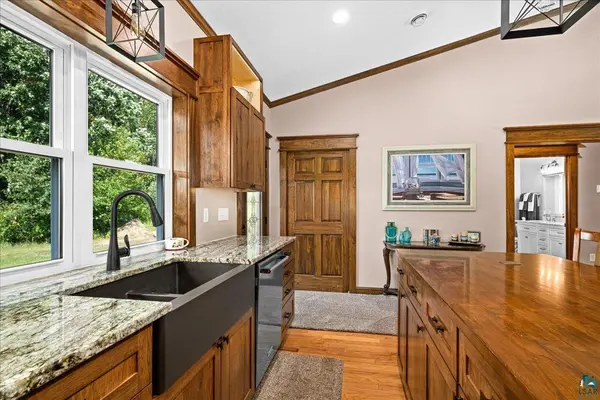 2240 Brook Hollow Dr, Carlton, MN 55718