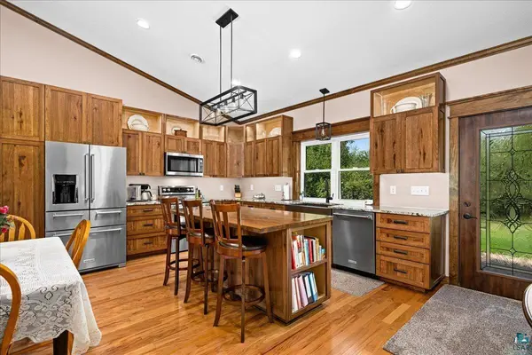 2240 Brook Hollow Dr, Carlton, MN 55718