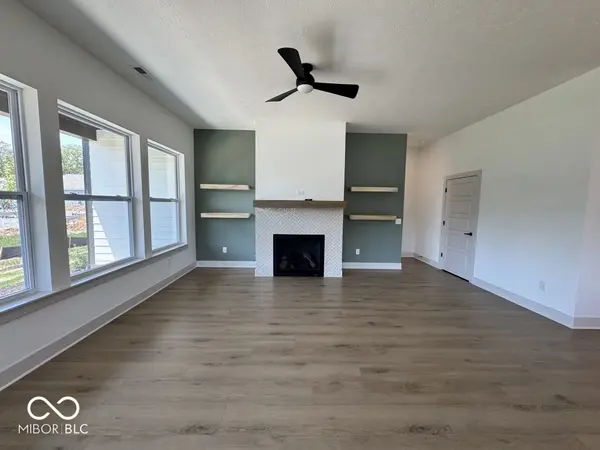 16015 Vitalize RUN, Fishers, IN 46040