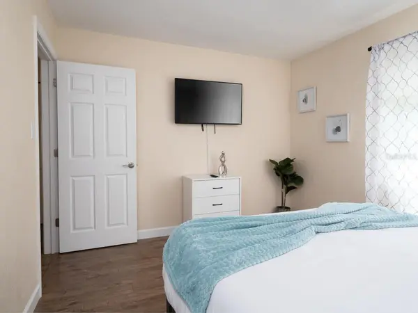 1425 NE 13TH ST, Gainesville, FL 32601