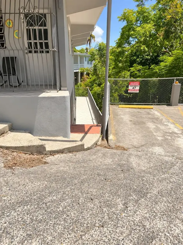 ST 185 km 18.8 LAS PIÑAS, Juncos, PR 00777