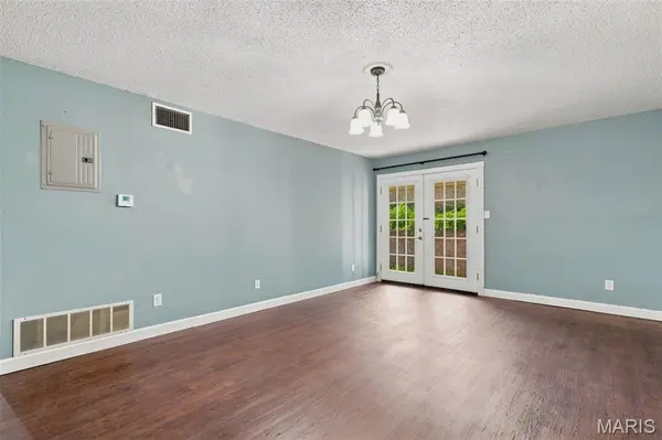 1465 Heritage LNDG #104, St Charles, MO 63303