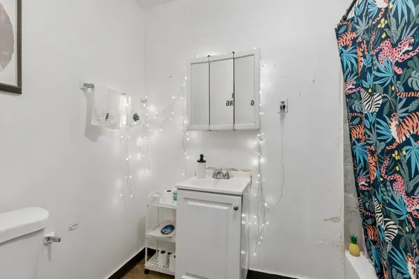 2135 W Armitage AVE, Chicago, IL 60647