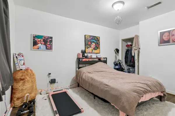 2135 W Armitage AVE, Chicago, IL 60647