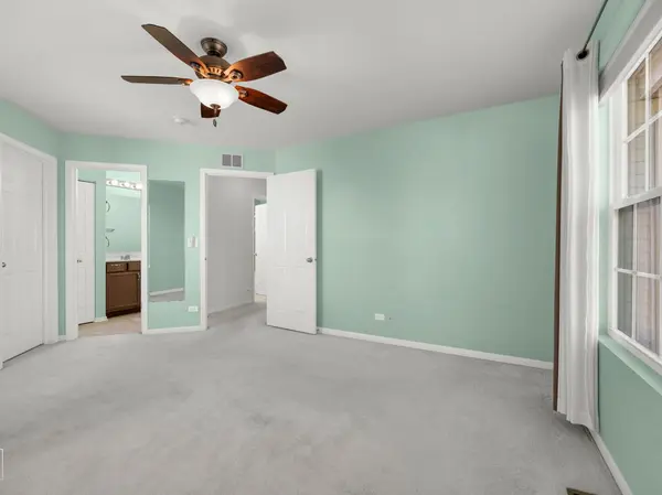 599 Treble LN, Volo, IL 60073