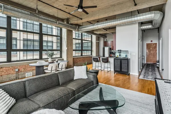 3963 W Belmont AVE #413, Chicago, IL 60618