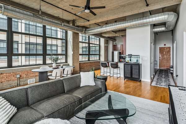 3963 W Belmont AVE #413, Chicago, IL 60618
