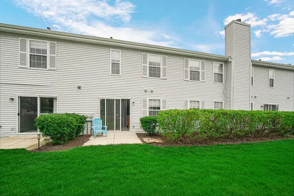 2588 Dickens CT, Aurora, IL 60503