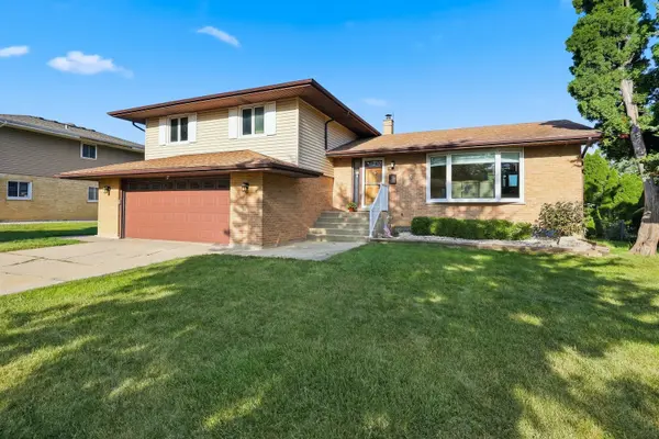 4602 Magnolia DR, Rolling Meadows, IL 60008