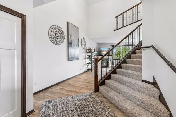 1226 Vernon DR, Carver, MN 55315