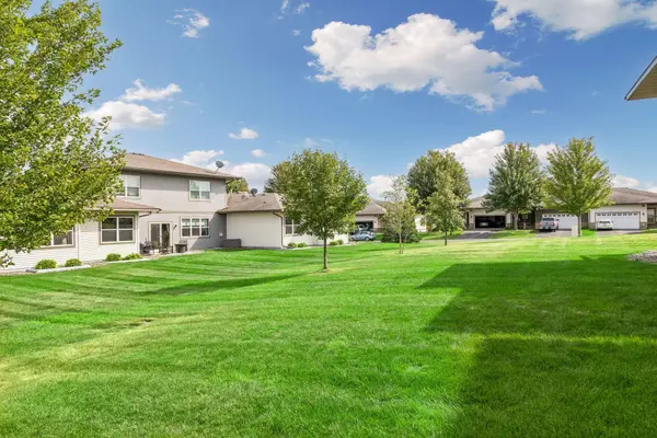 1226 Vernon DR, Carver, MN 55315