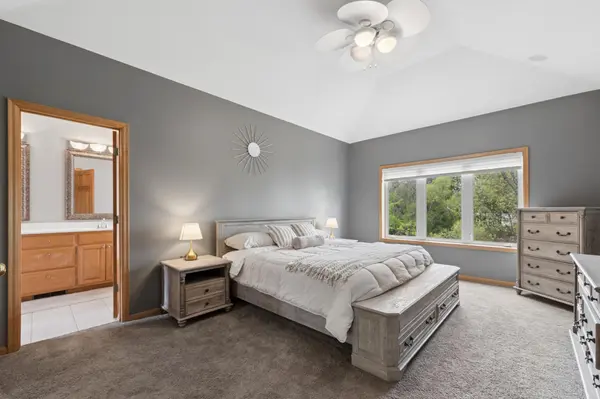 8126 Pristine Pine TRL, Eden Prairie, MN 55347