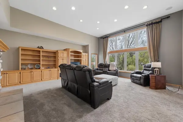 8126 Pristine Pine TRL, Eden Prairie, MN 55347