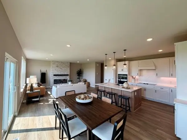 4633 Island Park DR, Woodbury, MN 55129