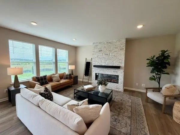 4633 Island Park DR, Woodbury, MN 55129
